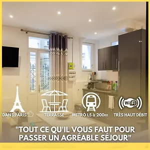 Petit Bijou Dans Le Centre De , Parigi Francia