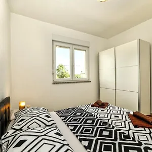 Apartment Una , Pola Croazia